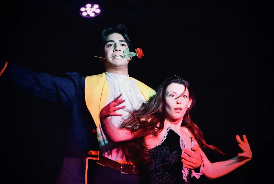 Escena de El típico cuento, comedia musical de Escena Zero
